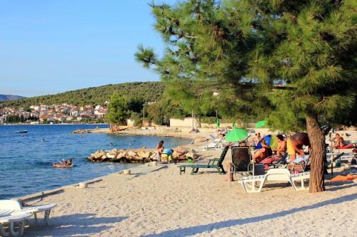 Apartments with a parking space Trogir - 18116 - image 8