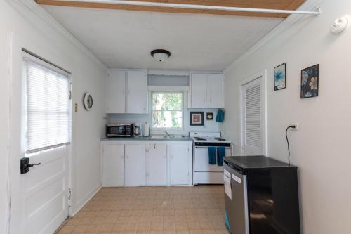 Ahh Folly Ocean View Upstairs Apartments Duplex - image 6
