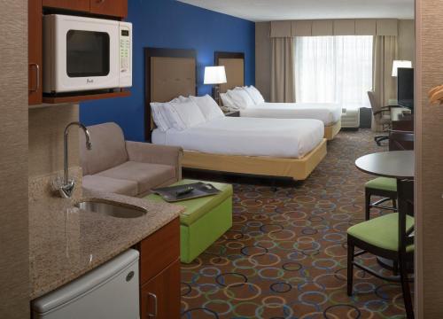 Holiday Inn Express Hotel & Suites Manchester - Airport an IHG Hotel - image 6