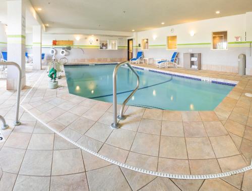 Holiday Inn Express Hotel & Suites Manchester - Airport