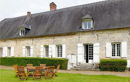 Awesome home in Montreuil-sur-Brêche w/ Jacuzzi, WiFi and 7 Bedrooms gîte à louer Cauvigny