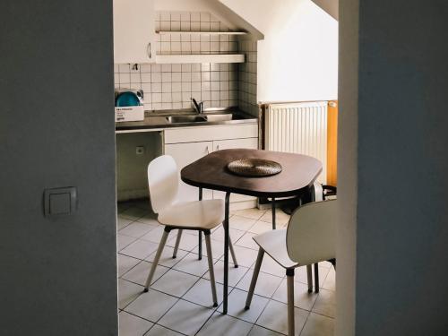 Cozy City Apartment - image 6