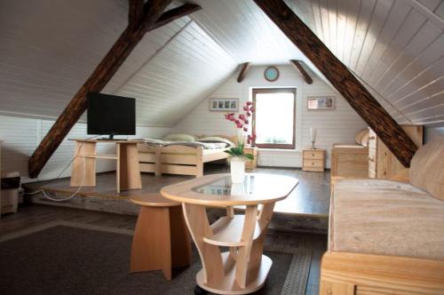 Penzion, Restaurace Jaro Věšín Brdy (Penzion, Restaurace Jaro Vesin Brdy) in Plzen