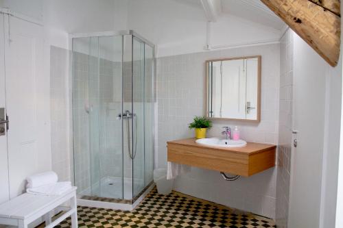 WW Hostel & Suites - image 10