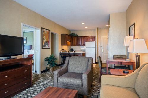 Holiday Inn Express Hotel & Suites Youngstown North-Warren/Niles, an IHG Hotel