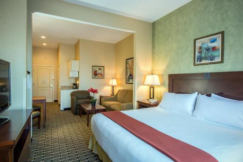 Holiday Inn Express Hotel & Suites Youngstown North-Warren/Niles, an IHG Hotel