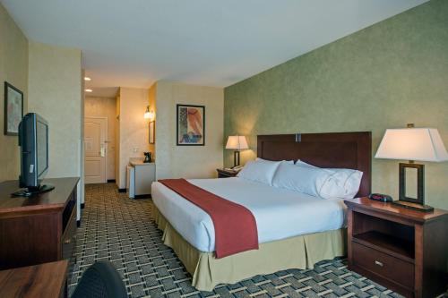 Holiday Inn Express Hotel & Suites Youngstown North-Warren/Niles, an IHG Hotel