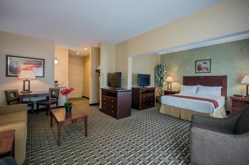 Holiday Inn Express Hotel & Suites Youngstown North-Warren/Niles, an IHG Hotel