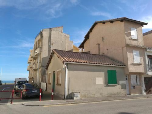Le Babord - petit studio moderne et bien equipe a 30 m de la mer