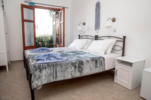 3 twin beds