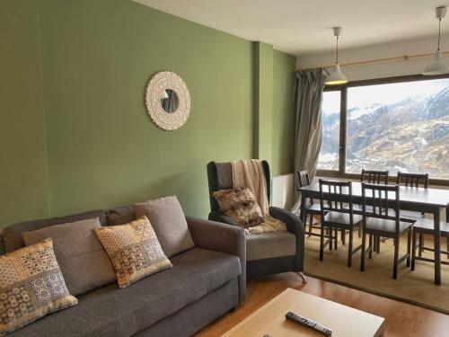 Apartamento en Soldeu a pie de pistas, wifi y parquin