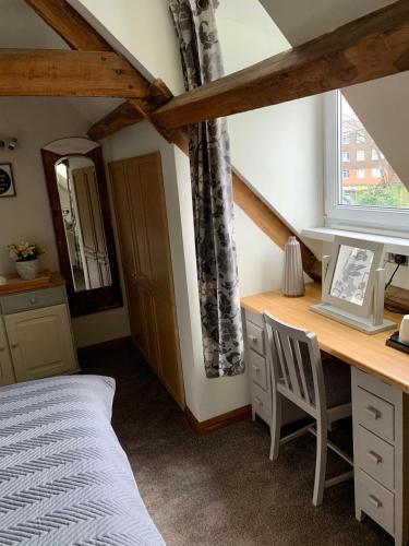 Deri-Down Guest House - main image