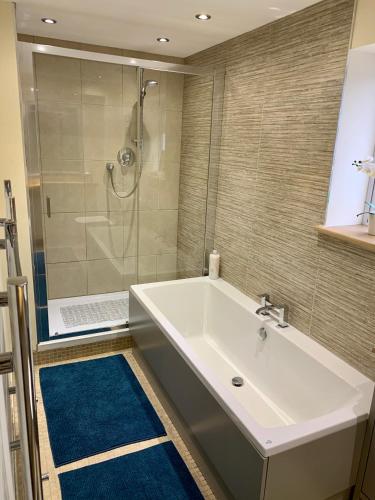 Deri-Down Guest House