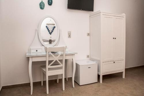 3 twin beds