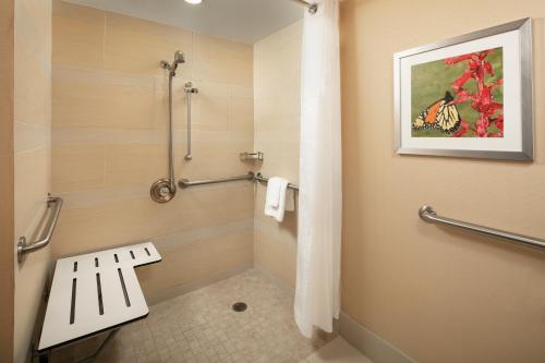 Double Room - Mobility Accessible Tub - Non-Smoking