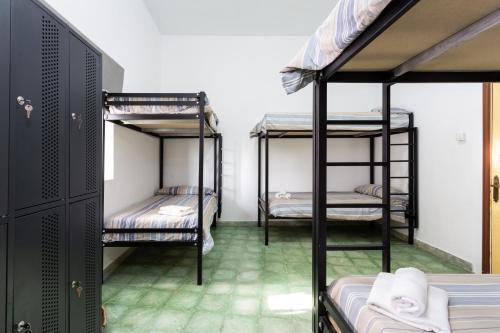 1 bunk bed