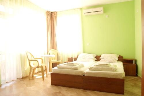 Studio at Pomorie 100 m away from the beach with furnished terrace