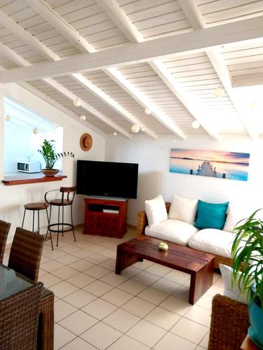 Maison de 2 chambres avec jardin clos et wifi a Le Gosier a 3 km de la plage - Location saisonnière - Le Gosier