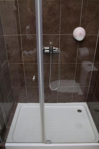 WW Hostel & Suites - image 6
