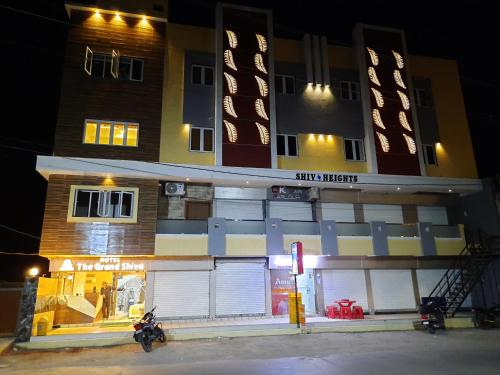 Hotel the grand shiva in โปชินา - คุชรัต