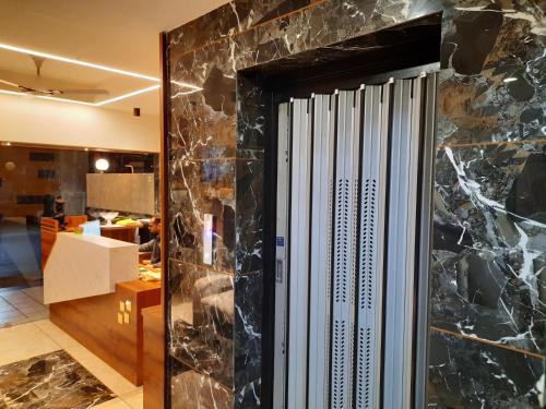 Hotel the grand shiva in โปชินา - คุชรัต