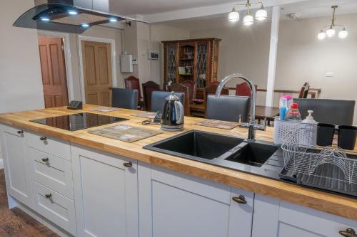 Forrest's Yard - Apartment 1 - image 9