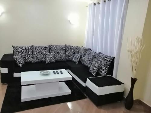 Will's Modern Cosy 1 Bedroom Apartment in Ruaka