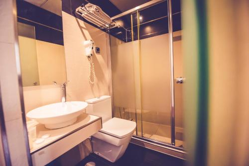 Quad room, economy, 4 beds