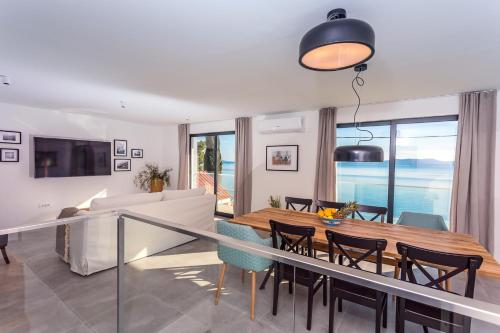 New! Villa Perla Blu with 4 bedrooms heated pool jacuzzi 50m from beach - image 10