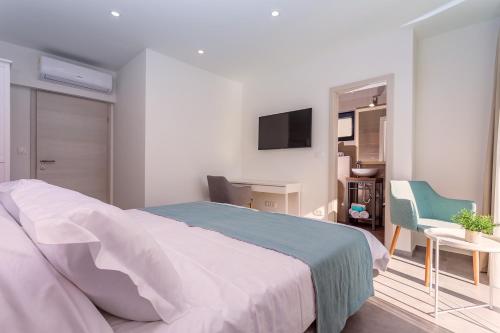 New! Villa Perla Blu with 4 bedrooms heated pool jacuzzi 50m from beach - image 5