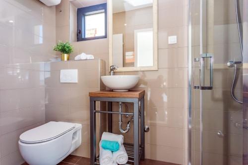 New! Villa Perla Blu with 4 bedrooms heated pool jacuzzi 50m from beach - image 2