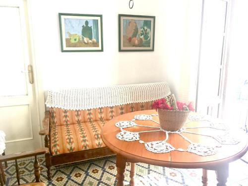 . 2 bedrooms appartement with balcony and wifi at Albunol 7 km away from the beach