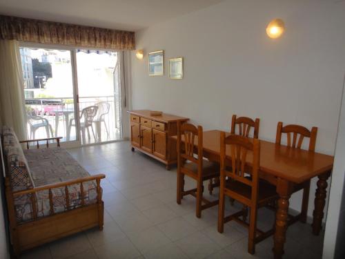 Bertur Forner Bertur Forner is conveniently located in the popular Sur Beach area. Offering a variety of facilities and services, the property provides all you need for a good nights sleep. Service-minded staff wi