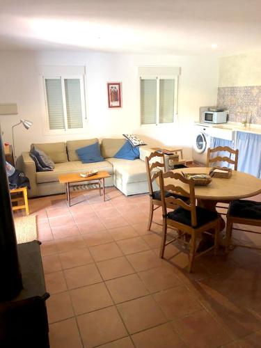 3 bedrooms house with shared pool enclosed garden and wifi at Montecote 5 km away from the beach