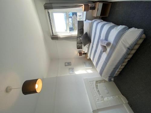 Tipsy Serviced 1 Bedroom Apartment, , Dorset