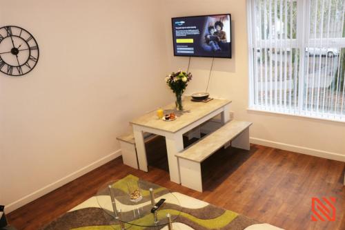 Modern Newgate Apartments - Convenient Location, Close to All Local Amenities