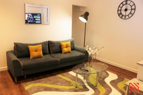 Modern Newgate Apartments - Convenient Location, Close to All Local Amenities