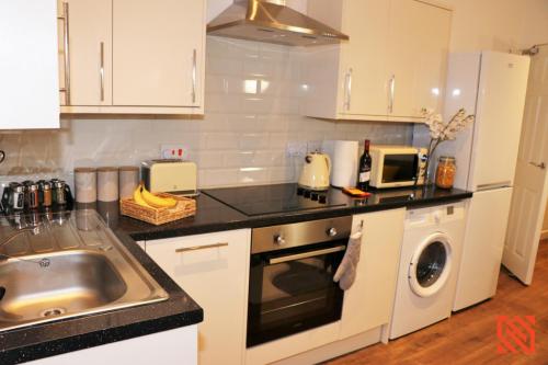 Modern Newgate Apartments - Convenient Location, Close to All Local Amenities