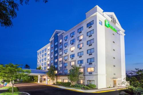 Holiday Inn Express Hauppauge-Long Island, an IHG Hotel