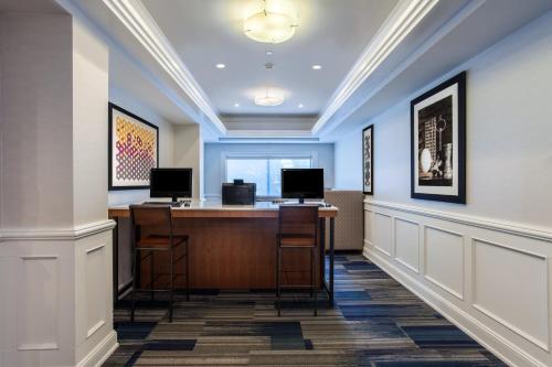 Holiday Inn Express Hauppauge-Long Island, an IHG Hotel