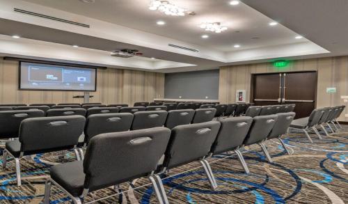 Holiday Inn Austin Airport an IHG Hotel - image 8