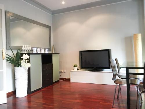 

Aribau Balcony Apartment