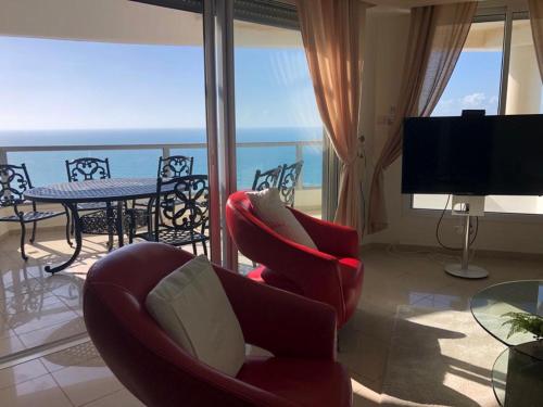 

Isra Home Luxury Apartment with sea view