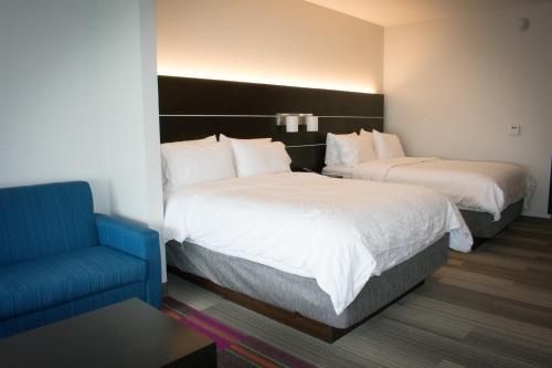2 queen beds