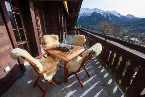  Exklusive Dachwohnung mit herrlicher Aussicht in Klosters-Serneus