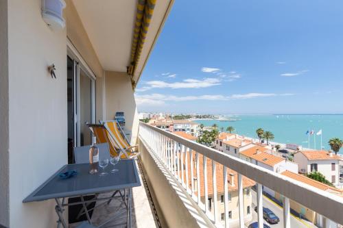 GORGEOUS APT with TERRACE ELEVATOR AC FREE PARKING - image 7
