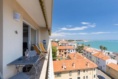 GORGEOUS APT with TERRACE ELEVATOR AC FREE PARKING - image 4