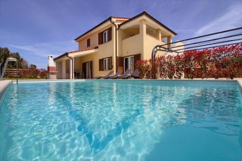 Complex of 2 villas Banjole Aurora with 2 private pools for up to 20 persons only 200m from the beach