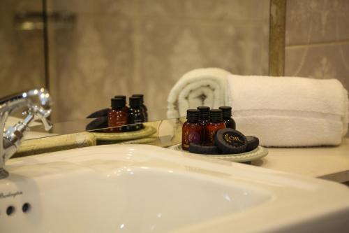 Avalon House Hotel - image 10