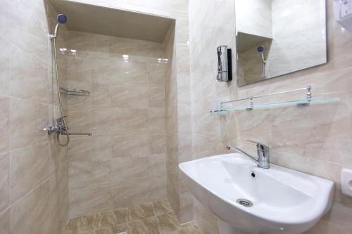 Light Hotel – Toshkent, NY